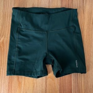 Athleta Ultimate 3” Run Shortie, size small, seaweed snack
